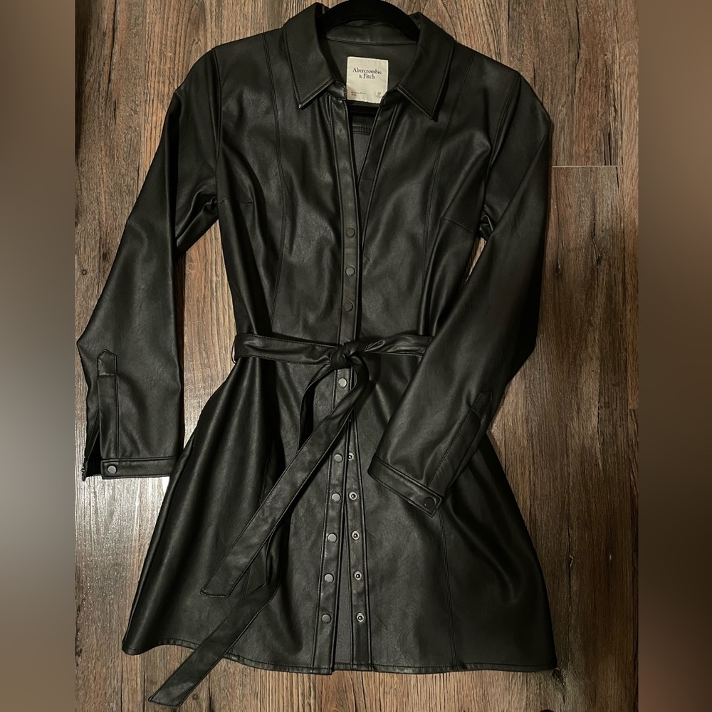 🍂A&F faux leather snap dress🍁